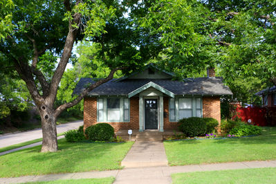 1101 Mistletoe Drive, 2013
Photo by Brian Luenser
