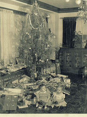 1351 Mistletoe Drive, Christmas 1945
This photo was taken in December 1945 in the living room of 1351 Mistletoe Drive. The home was owned at that time by Charles Matthews, an antique dealer. The children are his grandchildren. Photo courtesy of Gerry and Meralen Tyson.
 
