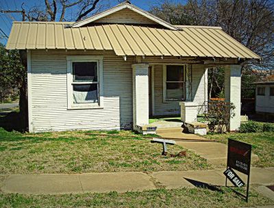 2126 Harrison Ave. (This is the house that formerly occupied this address.) Photo by Jim Peipert
