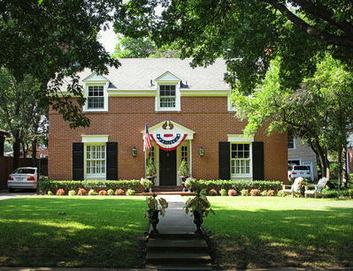 2305 Edwin St., 2013
Decked out for the Fourth of July. Photo by Jim Peipert
