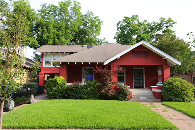 2305 Harrison Ave., 2013
Photo by Brian Luenser
