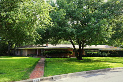 2323 Mistletoe Drive, 2013 
Photo by Brian Luenser
