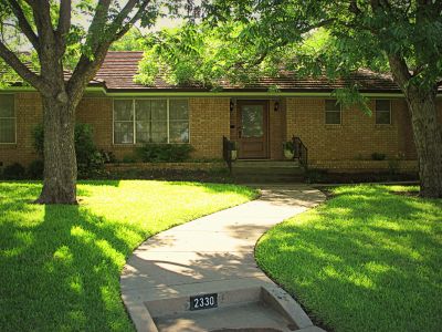 2330 Mistletoe Drive, 2013 Photo by Jim Peipert
