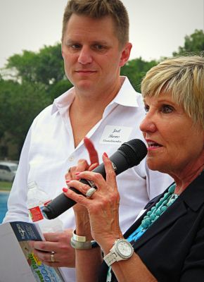 Councilman Joel Burns and Mayor Betsy Price, 2013 
Photo by Jim Peipert
