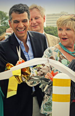 Boston architecht Miguel Rosales and Mayor Betsy Price cut a ribbon to officially open the Phyllis J. Tilley Memorial Bridge over the Clear Fork of the Trinity River, Aug. 25, 2012
Photo by Jim Peipert
