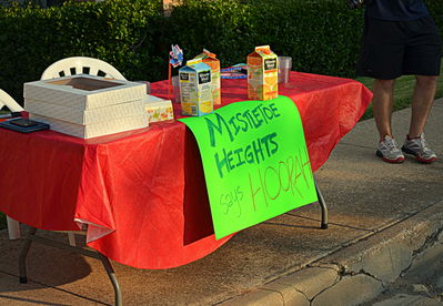 Mistletoe Heights cheer station for Mayor's Triathlon, July 7, 2013
Photo by Jim Peipert
